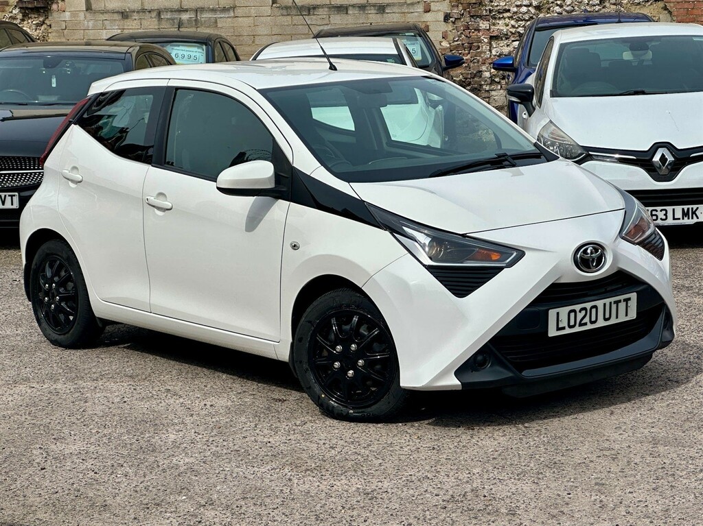 Toyota Aygo Hatchback White