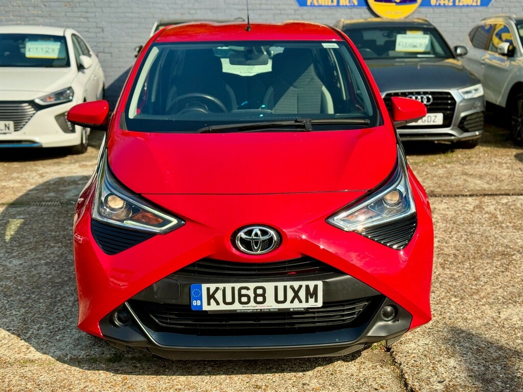 Toyota Aygo Hatchback KU68UXM Red #2