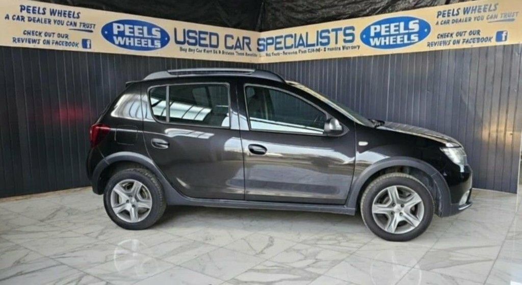 Dacia Sandero Stepway 0.9 Tce Comfort Hatchback Euro 6 YG68XAL Black #2