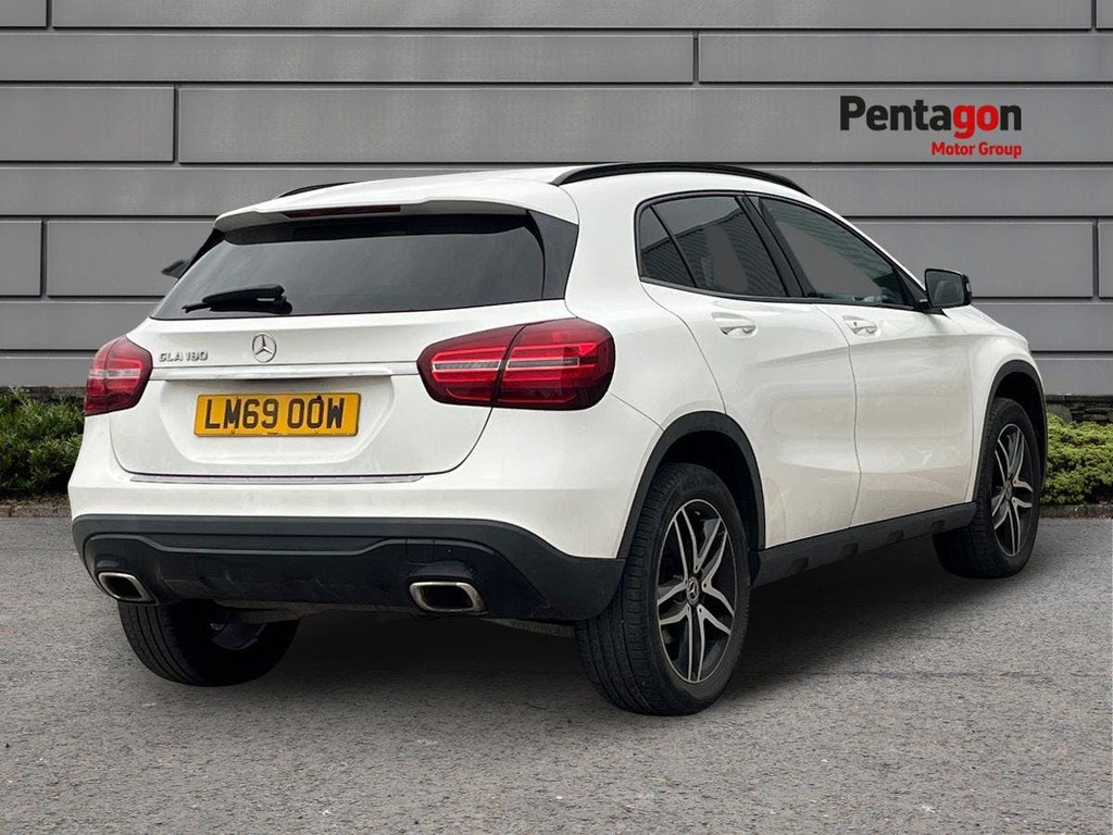 Mercedes-Benz GLA Class 1.6 Gla180 Gpf Urban Edition Suv 7G Dct LM69OOW White #4