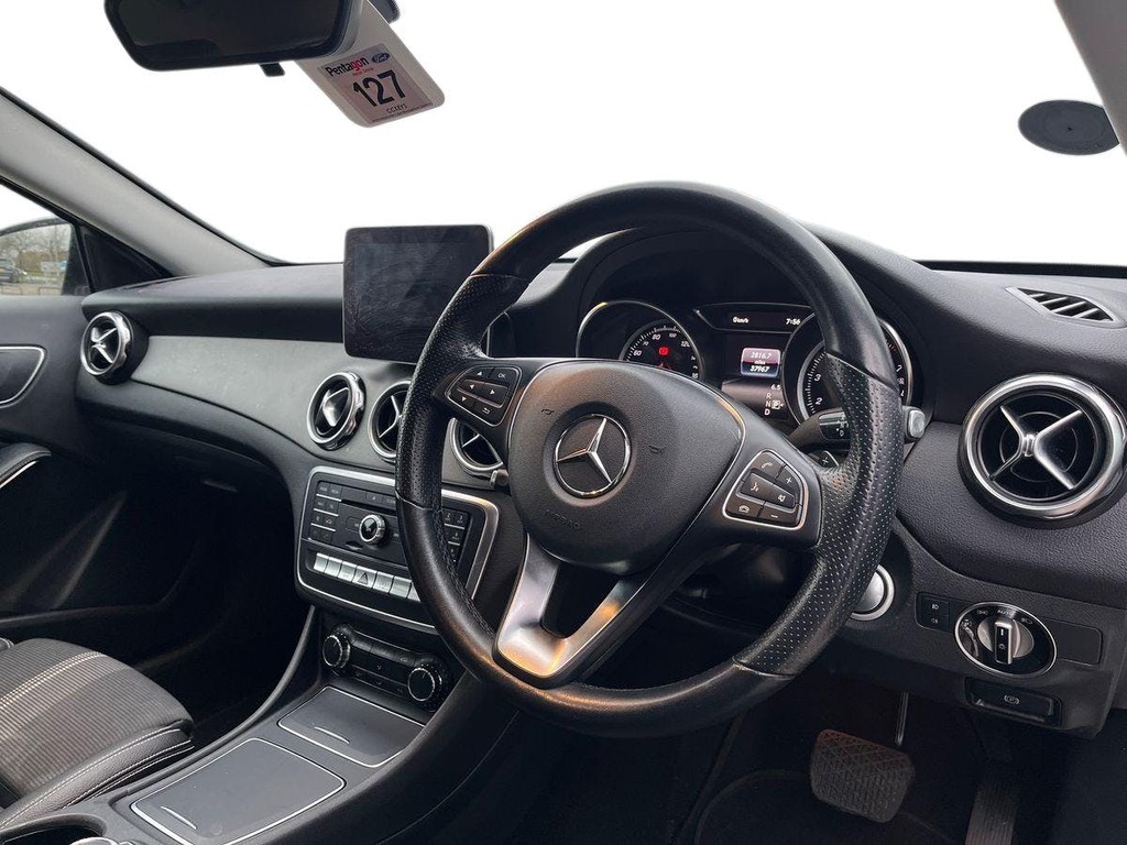 Mercedes-Benz GLA Class 1.6 Gla180 Gpf Urban Edition Suv 7G Dct LM69OOW White #5