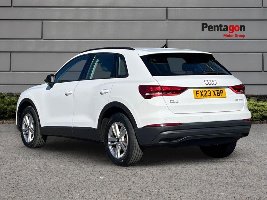 Audi Q3 1.5 Tfsi Cod 35 Technik Suv Euro FX23XBP White #2