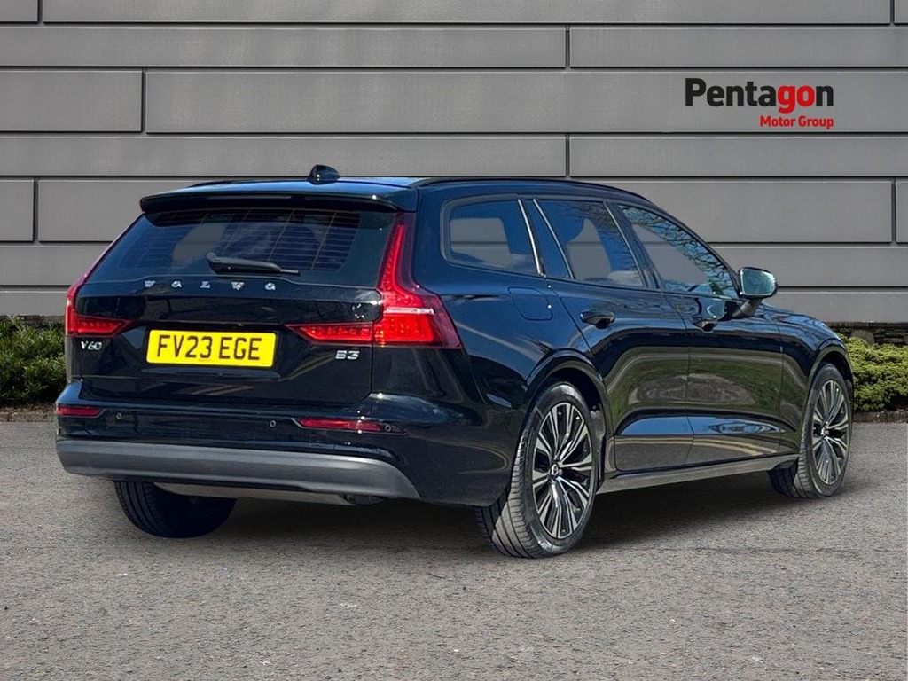 Volvo V60 2.0 B3 Mhev Core Estate Hybrid Dct Black #4