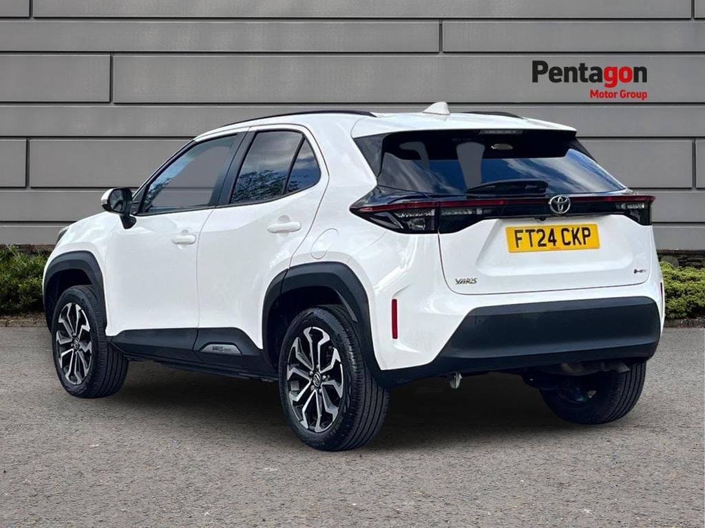 Toyota Yaris Cross 1.5 Vvt H Design Suv Hybrid E Cvt Euro FT24CKP White #2