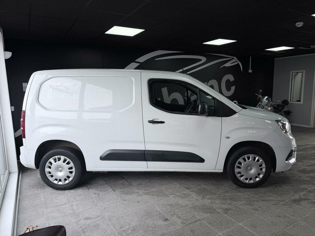 Vauxhall Combo 1.5 Turbo D 2300 Sportive L1 H1 Euro 6 White #4