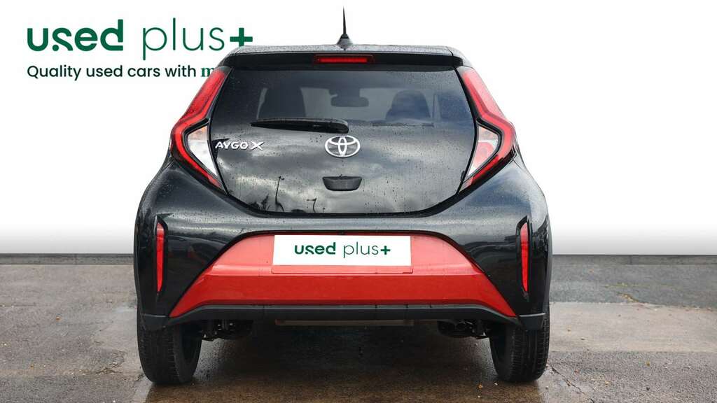 Toyota Aygo X 1.0 Vvt-i Edge SM24FXD Red #6