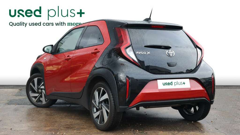 Toyota Aygo X 1.0 Vvt-i Edge SM24FXD Red #4