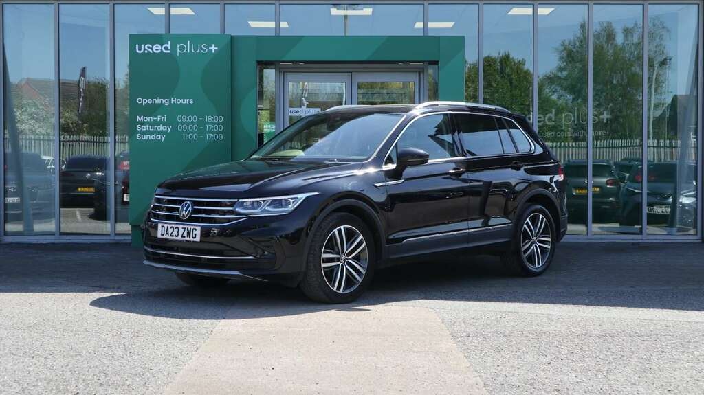 Volkswagen Tiguan 1.5 Tsi 150 Elegance Dsg DA23ZWG Black #2