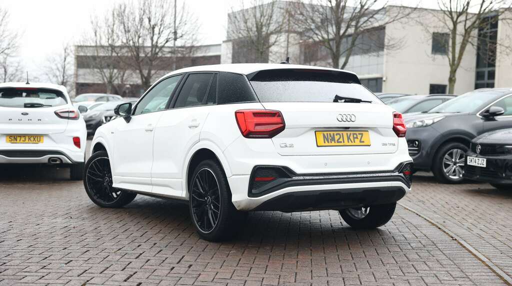 Audi Q2 35 Tfsi Black Edition NM21KPZ White #4