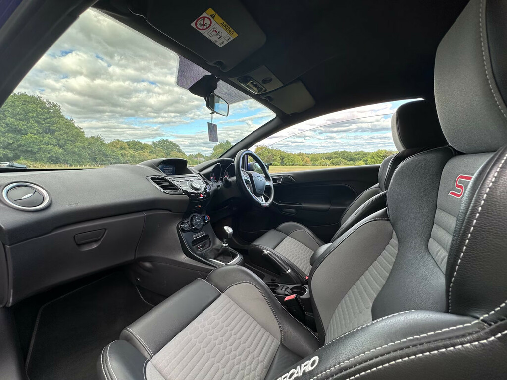 Ford Fiesta 1.6 Ecoboost St-2 Hatchback  Blue #2