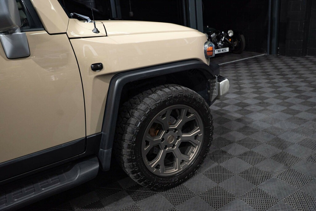 Toyota FJ Cruiser Color-package 4Wd White #35