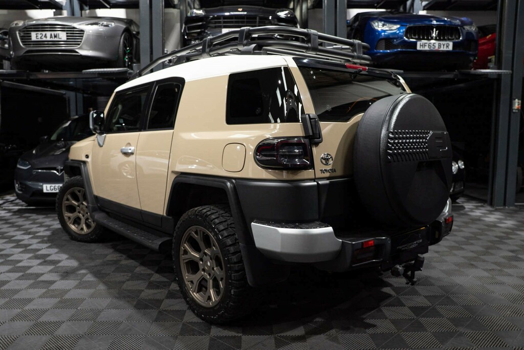 Toyota FJ Cruiser V6 Petrol Auto  #2