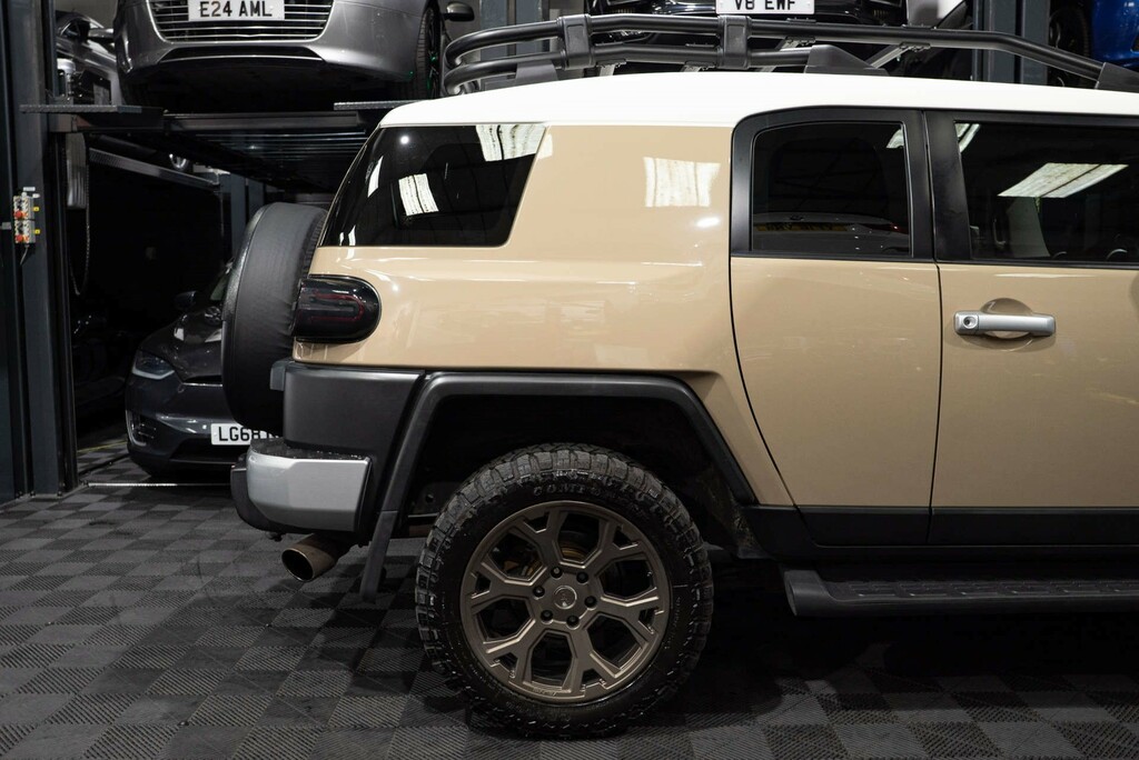 Toyota FJ Cruiser Color-package 4Wd White #16