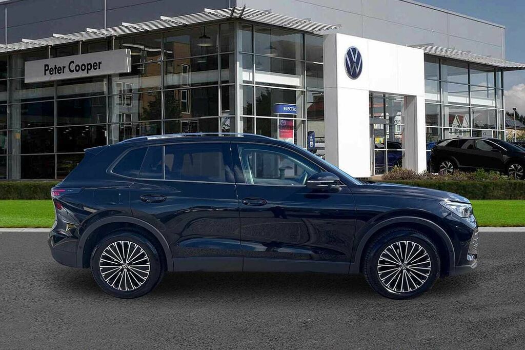 Volkswagen Tiguan 1.5 Etsi 150 Match Dsg VK24CCX Black #4