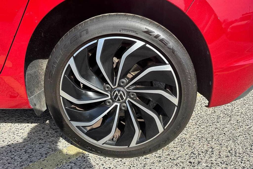 Volkswagen Golf 1.5 Tsi Style CE73NXW Red #5