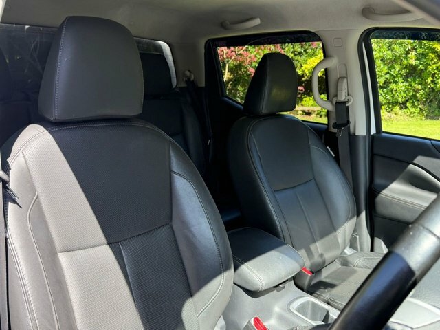 Nissan Navara 2.3 Dci Tekna Pickup Double Cab 4W WJ21SNN White #6
