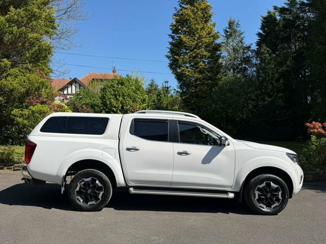 Nissan Navara 2.3 Dci Tekna Pickup Double Cab 4W WJ21SNN White #2