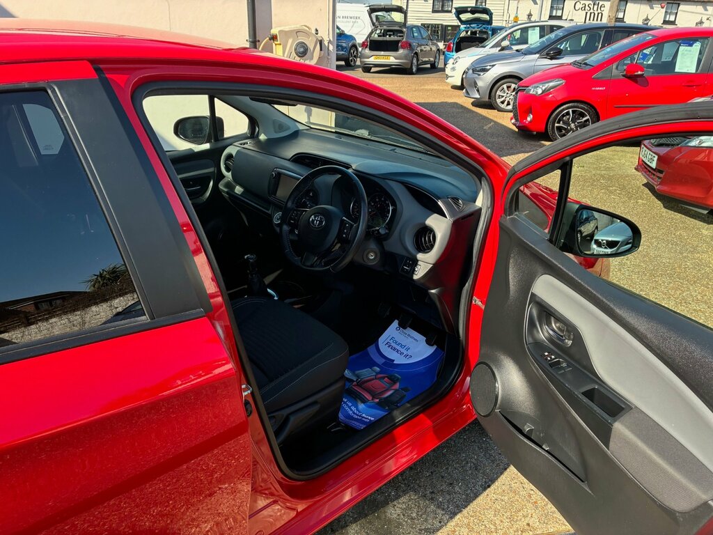 Toyota Yaris Design 1.33 Dual Vvt-i Hatchback 6 E YK16CZX Red