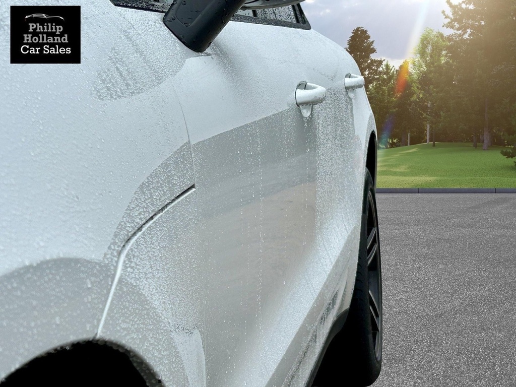 Porsche Macan Suv MV17DVC White #2