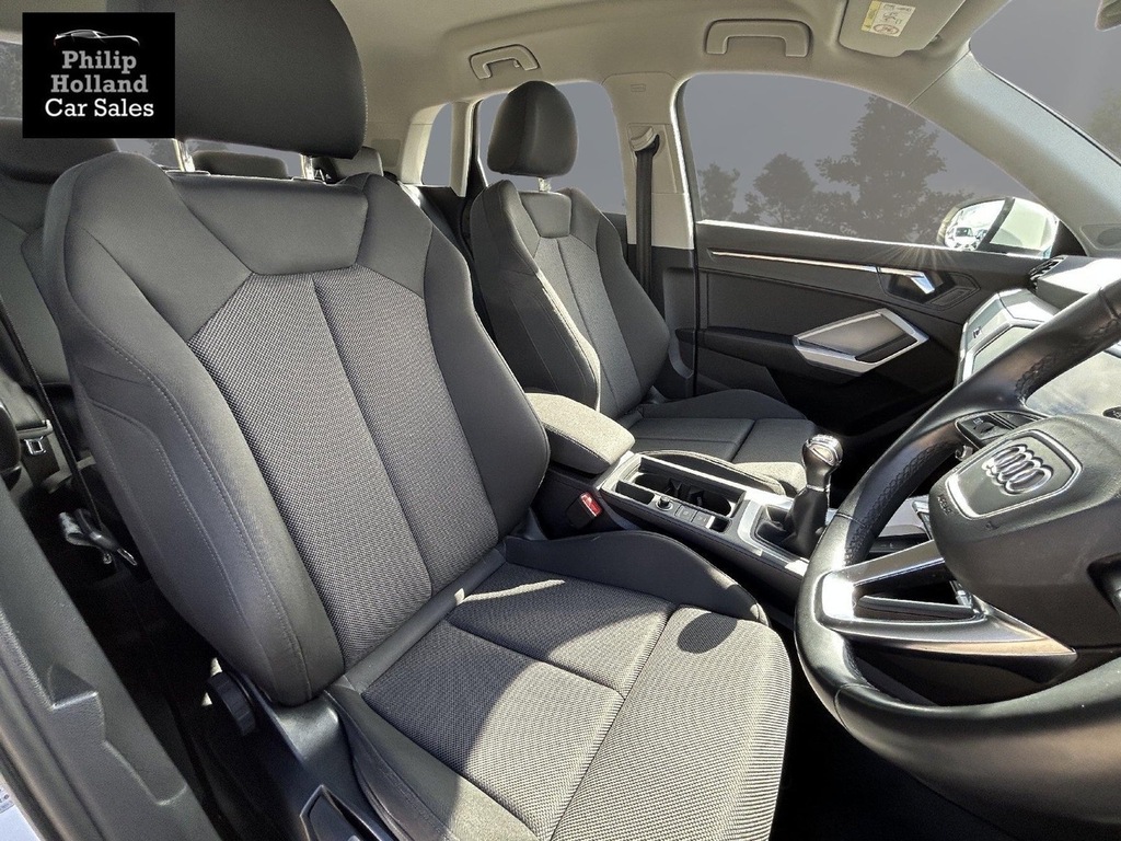 Audi Q3 Suv YGZ7761 White #5