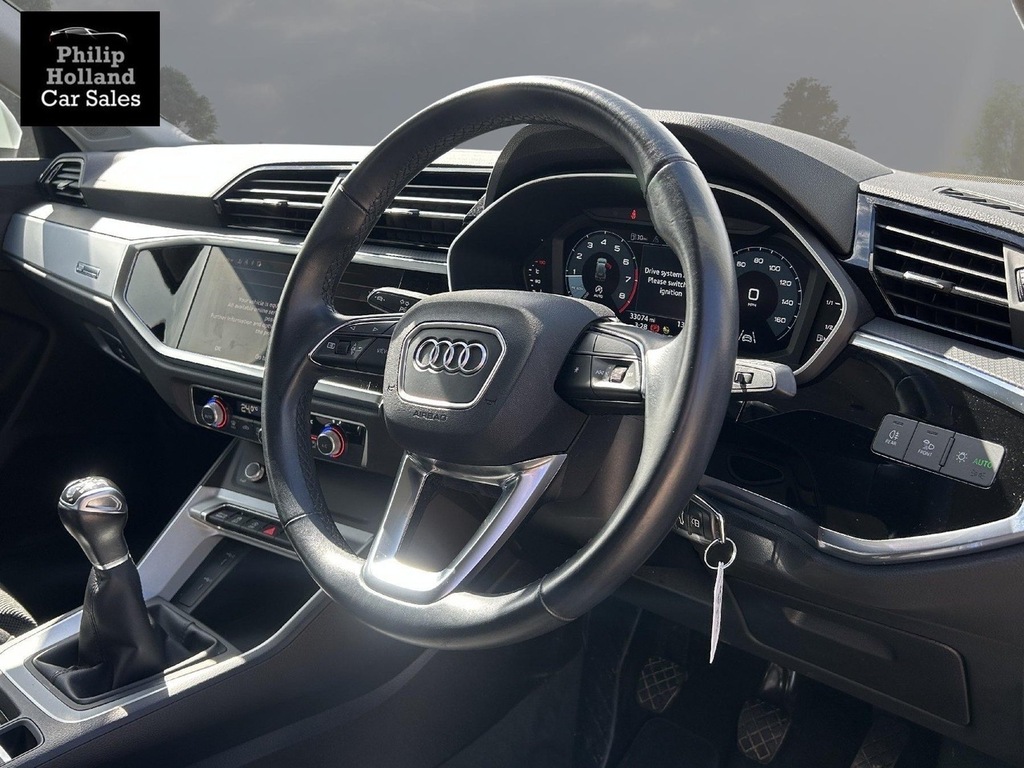 Audi Q3 Suv YGZ7761 White #4