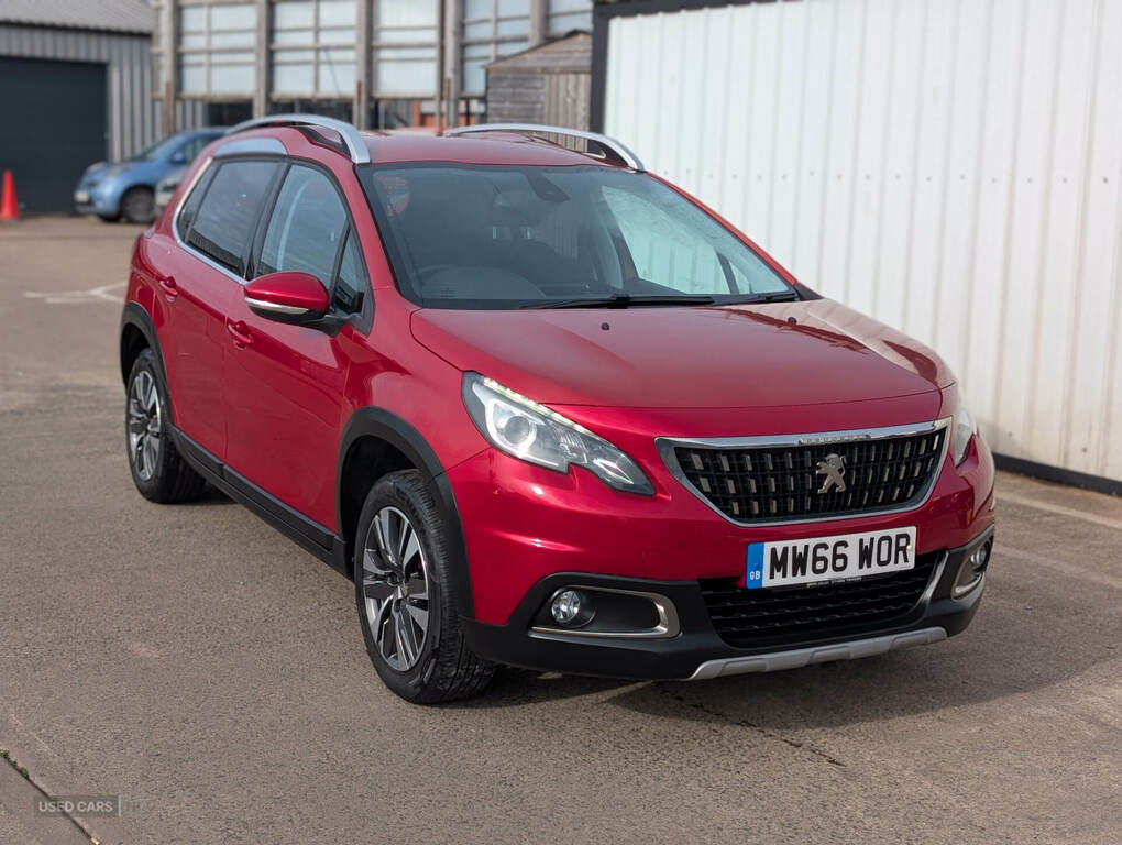 Peugeot 2008 1.2 Puretech Allure Red