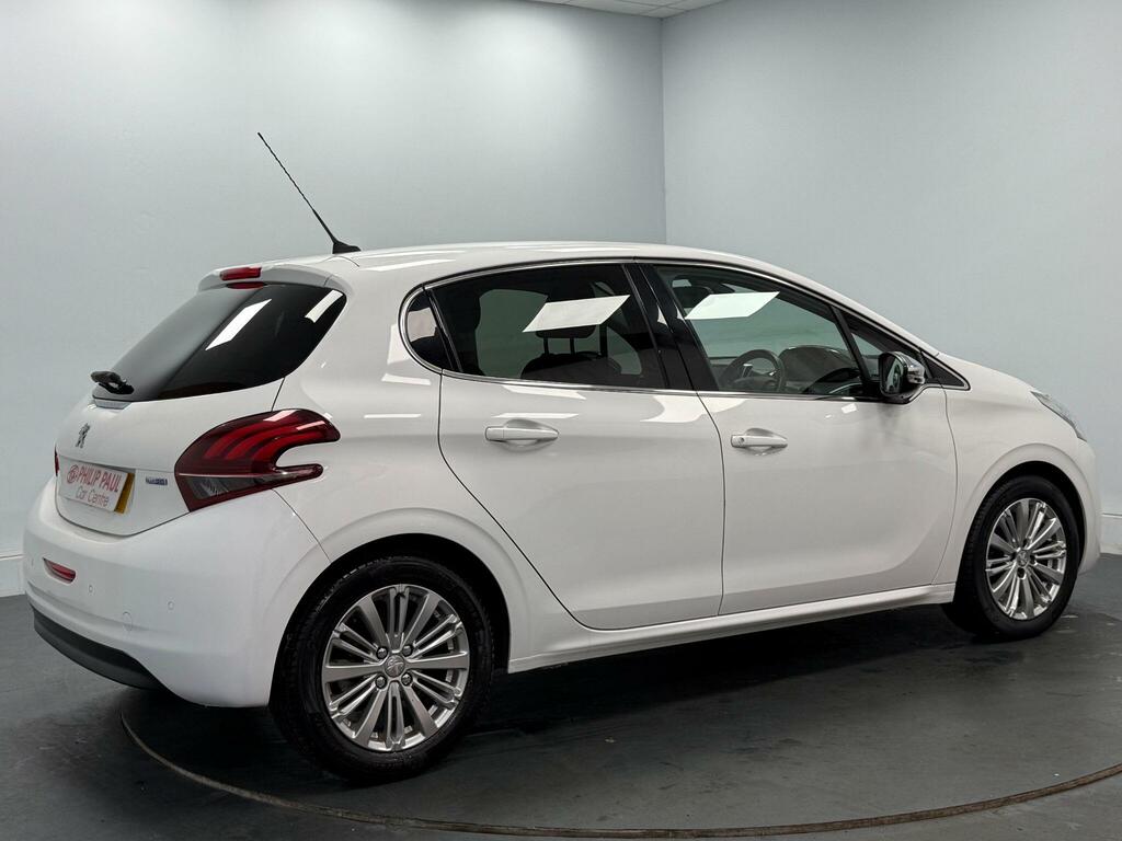 Peugeot 208 1.6 Bluehdi 100 Allure Non Start Stop White #4