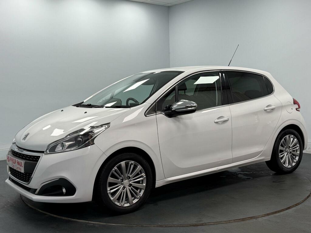 Peugeot 208 1.6 Bluehdi 100 Allure Non Start Stop White #2