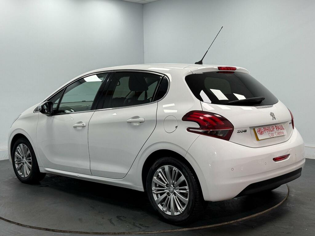 Peugeot 208 1.6 Bluehdi 100 Allure Non Start Stop White #3