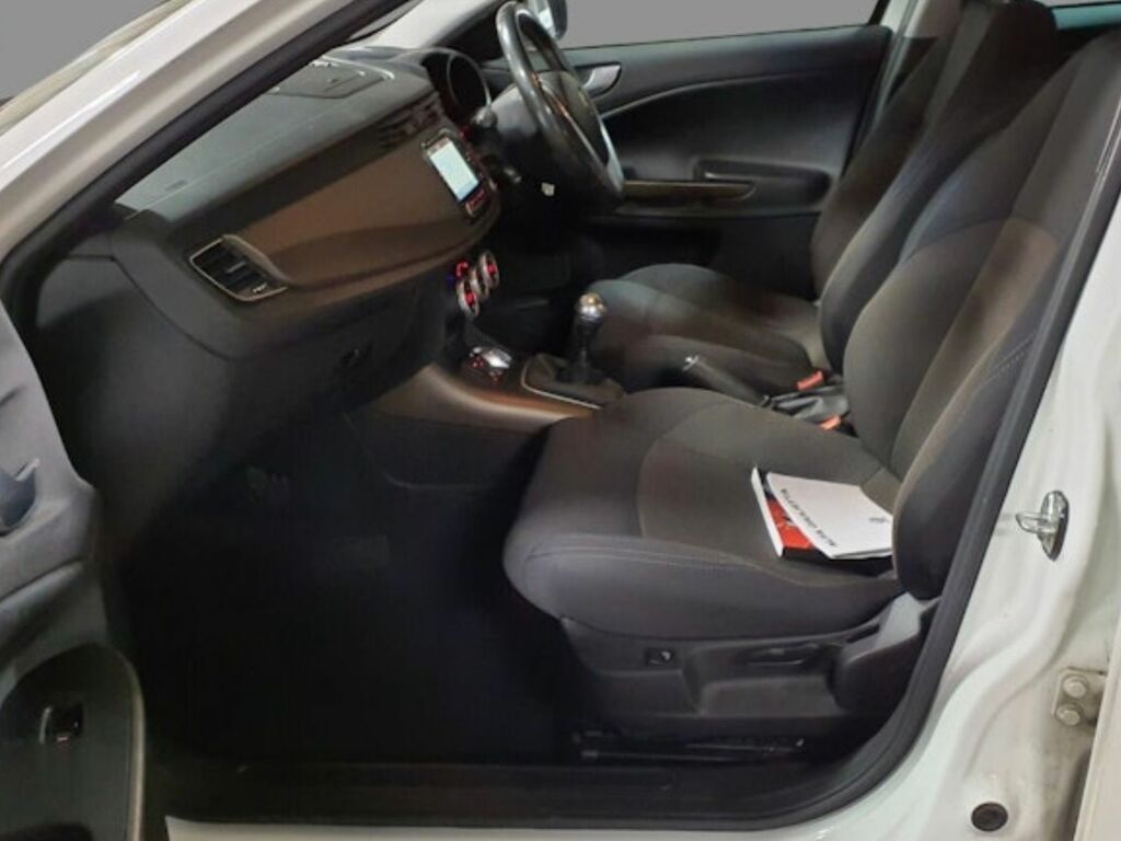 Alfa Romeo Giulietta 2.0 Jtdm-2 Business Edition Hatchback M White #4