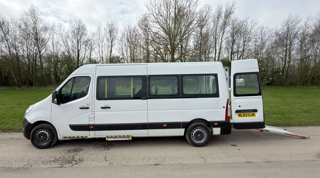 Renault Master Lm35 Wheelchair Accessible Vehicle Minibus Wav 