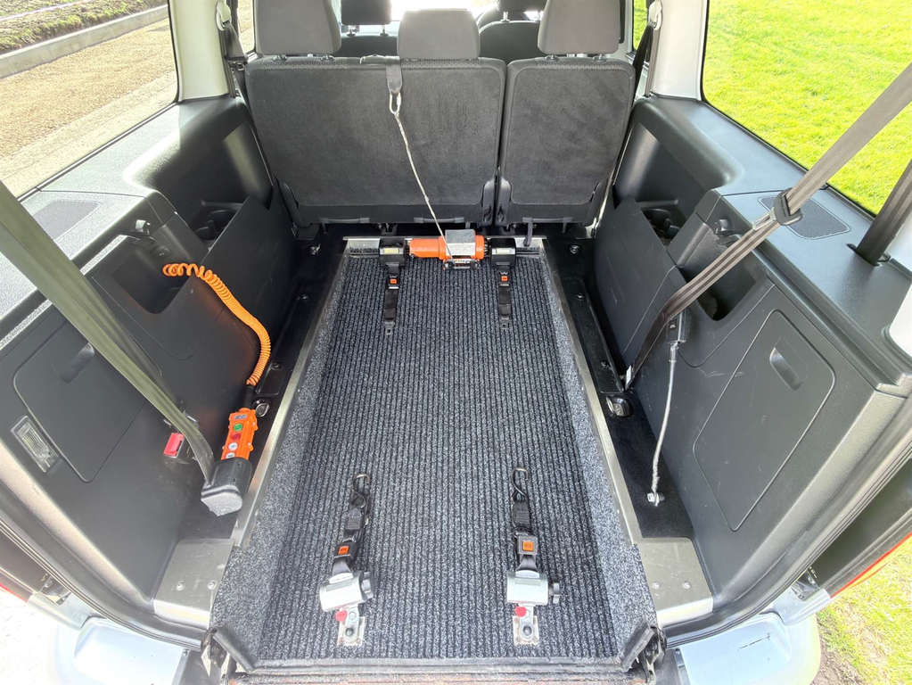 Volkswagen Caddy Maxi Life Wheelchair Accessible Vehicle Wav #6