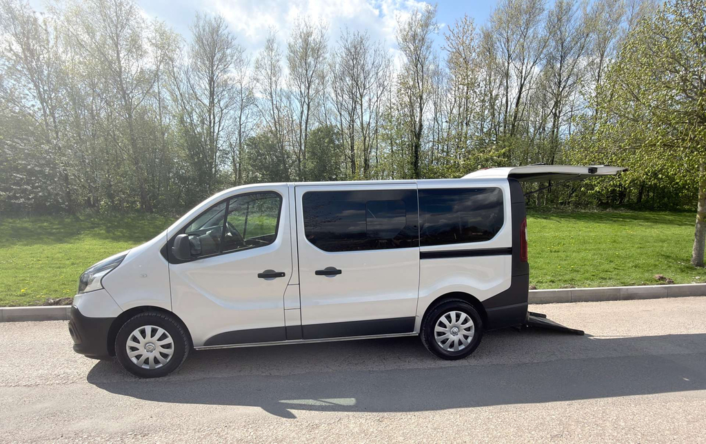 Renault Trafic Sl27 Business Wheelchair Accessible Vehicle Wav 