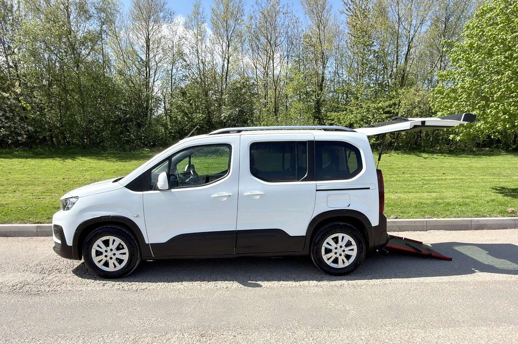 Peugeot Rifter Horizon Hdi 5 Seats Wheelchair Accessible Vehicl 