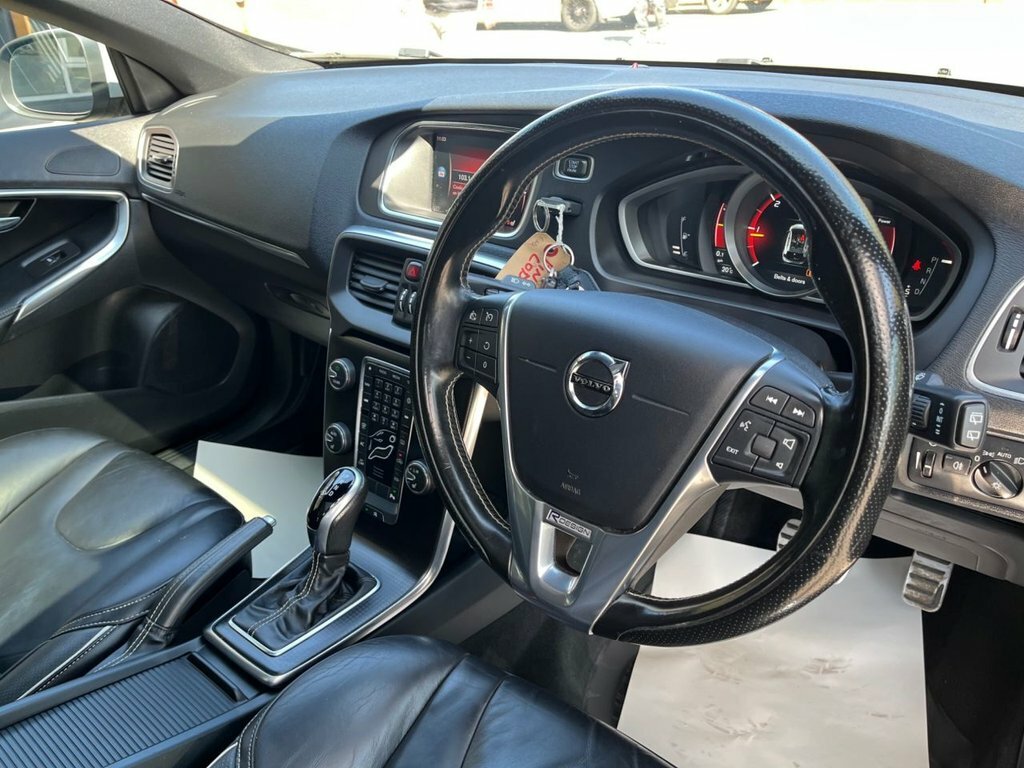 Volvo V40 2L R-design Pro MA17HZE Black #2
