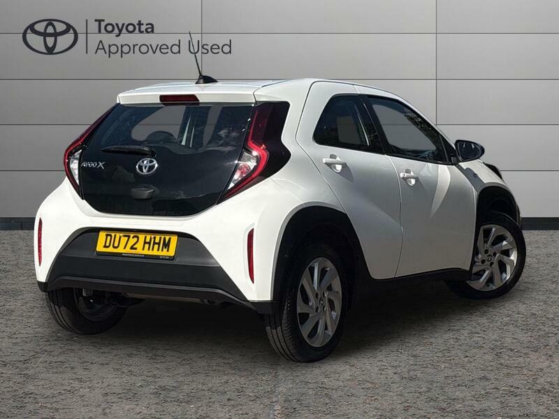 Toyota Aygo X 1.0 Vvt-i Pure Hatchback Euro 6 DU72HHM White #3