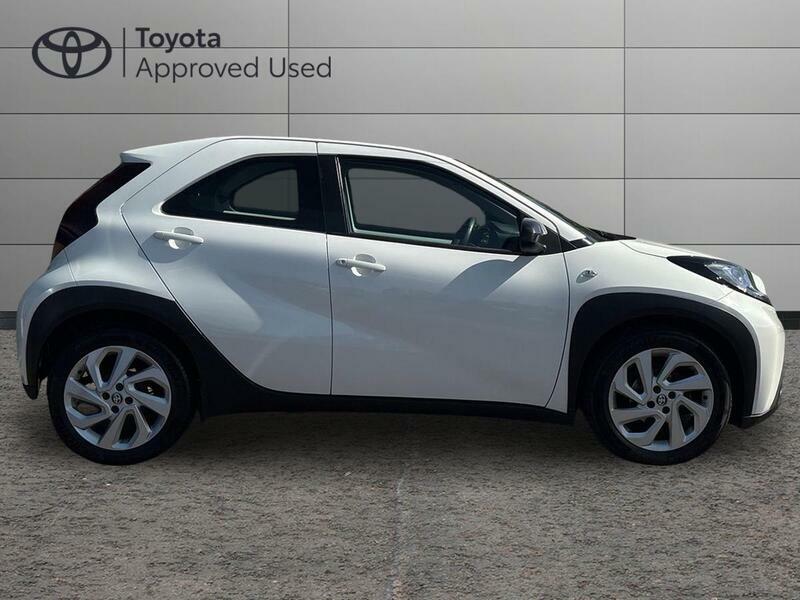 Toyota Aygo X 1.0 Vvt-i Pure Hatchback Euro 6 DU72HHM White #2