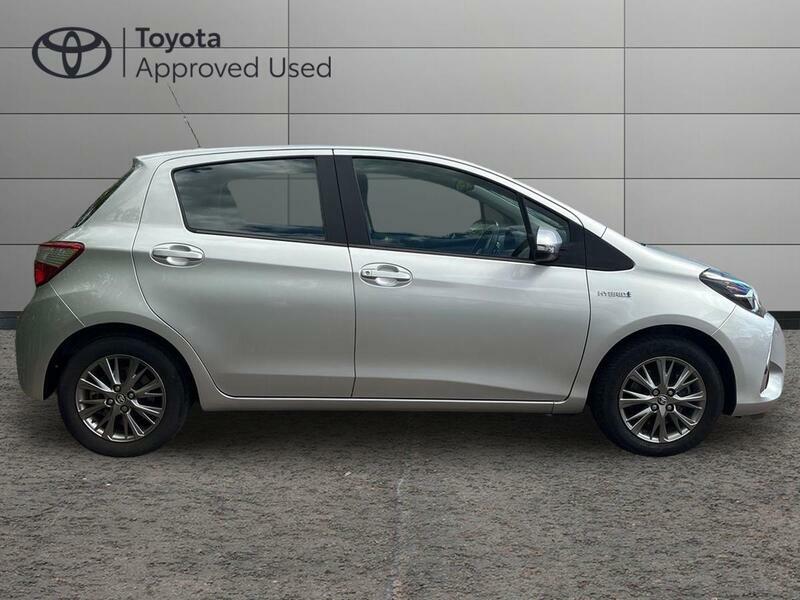 Toyota Yaris 1.5 Vvt-h Icon Hatchback Hybrid E-cvt E Silver #2
