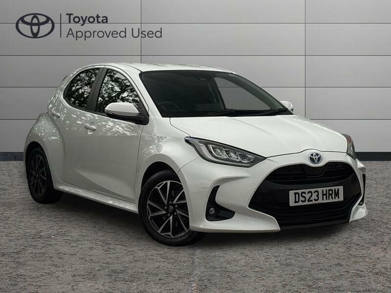 Toyota Yaris 1.5 Vvt-h Design Hatchback Hybrid E-cvt White
