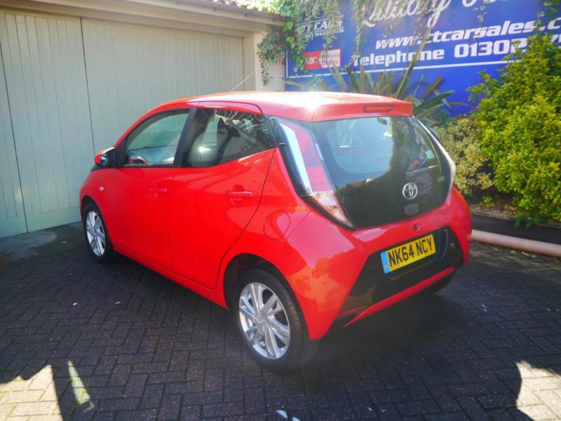 Toyota Aygo 1.0 Vvt-i X-pression Low Mileage - 2014 64 NK64NCY Red #4