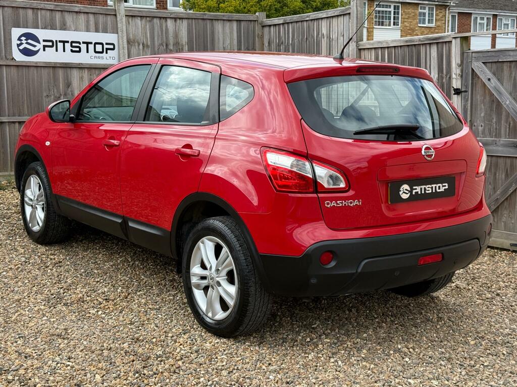 Nissan Qashqai 1.6 Acenta Cvt 2Wd Euro 5 Red #2