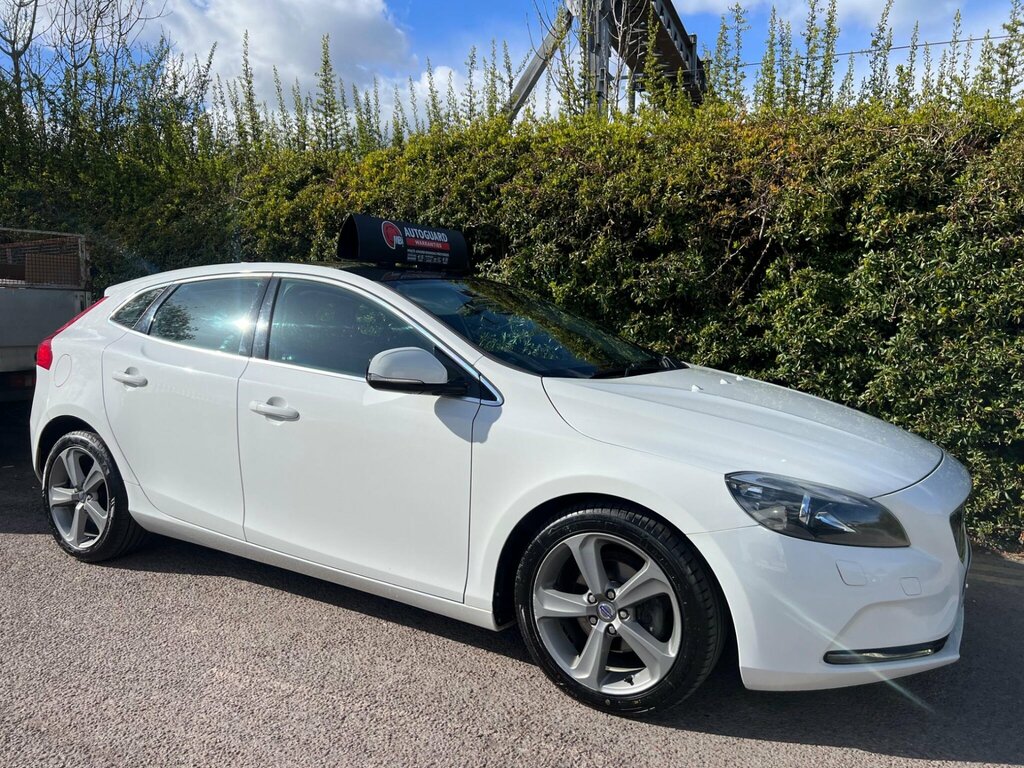 Volvo V40 1.6 D2 Se Lux Euro 5 Ss BJ13HWO White #2