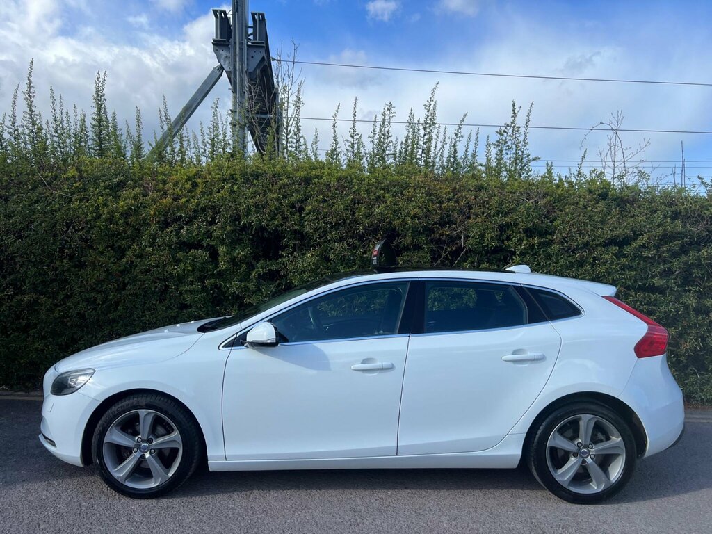 Volvo V40 1.6 D2 Se Lux Euro 5 Ss BJ13HWO White #6