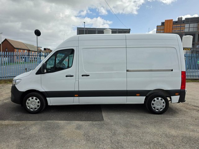 Mercedes-Benz Sprinter 2.0 315 Cdi Premium Mwb L2 H2 150 Bhp Euro 6 WX72UAP White #2