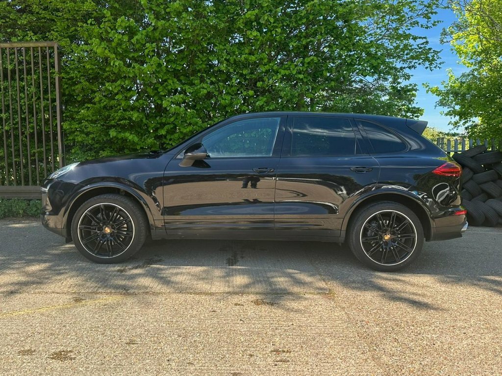 Porsche Cayenne 3L Platinum Edition Black #4