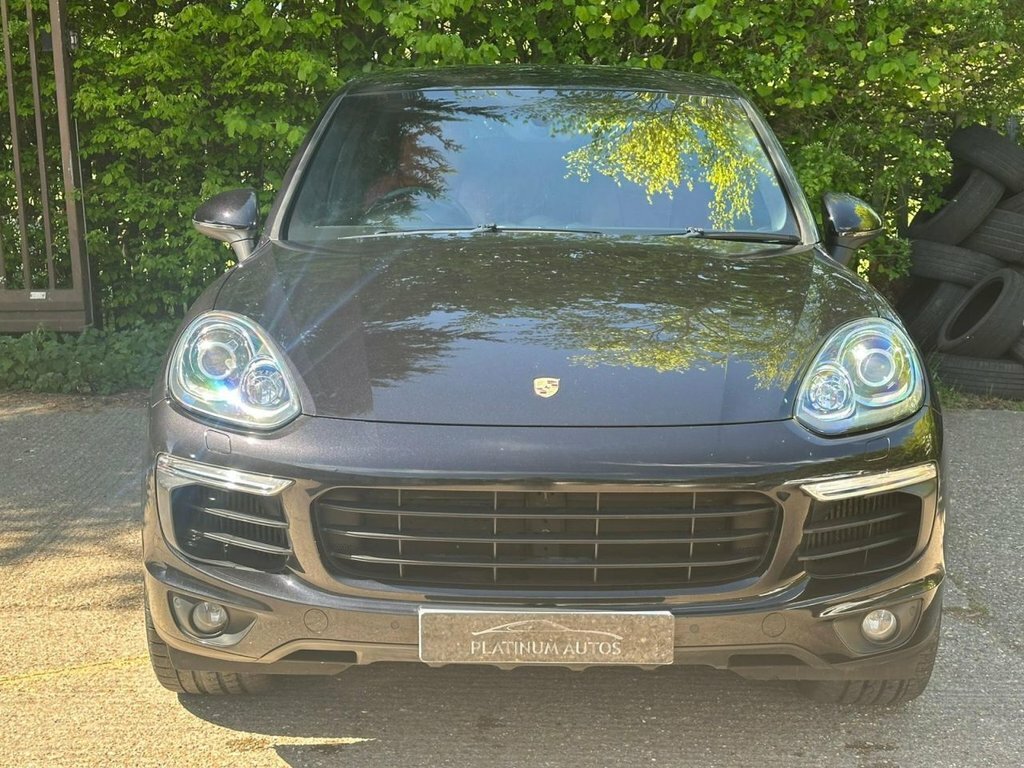 Porsche Cayenne 3L Platinum Edition Black #2