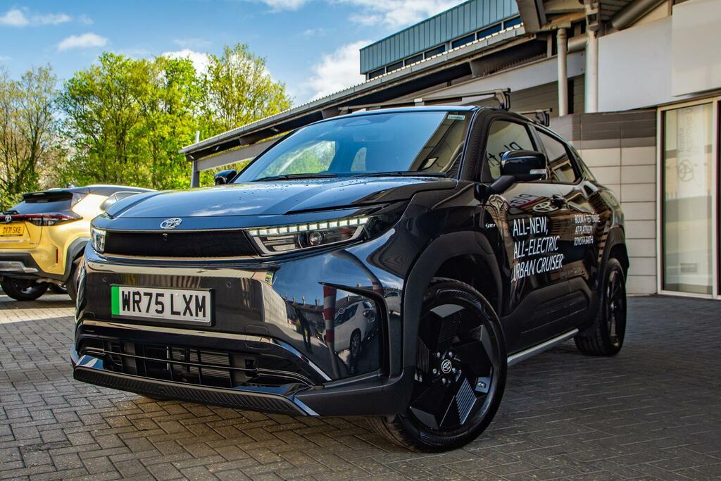 Toyota Urban Cruiser 61Kwh Design WR75LXM Black #6