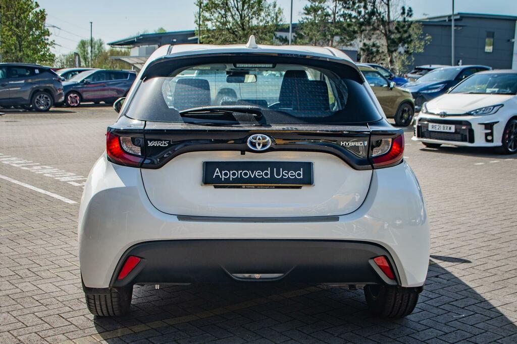 Toyota Yaris 1.5 Vvt-h Icon E-cvt Euro 6 Ss White #4