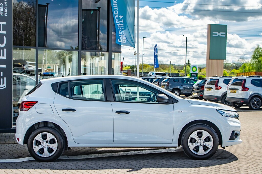 Dacia Sandero Hatchback Essential #3