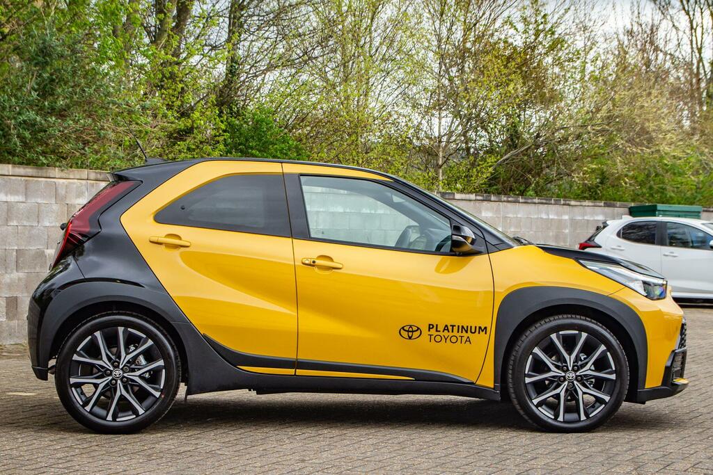 Toyota Aygo X 1.5H Gr Sport Cvt Euro 6 Ss Yellow #3